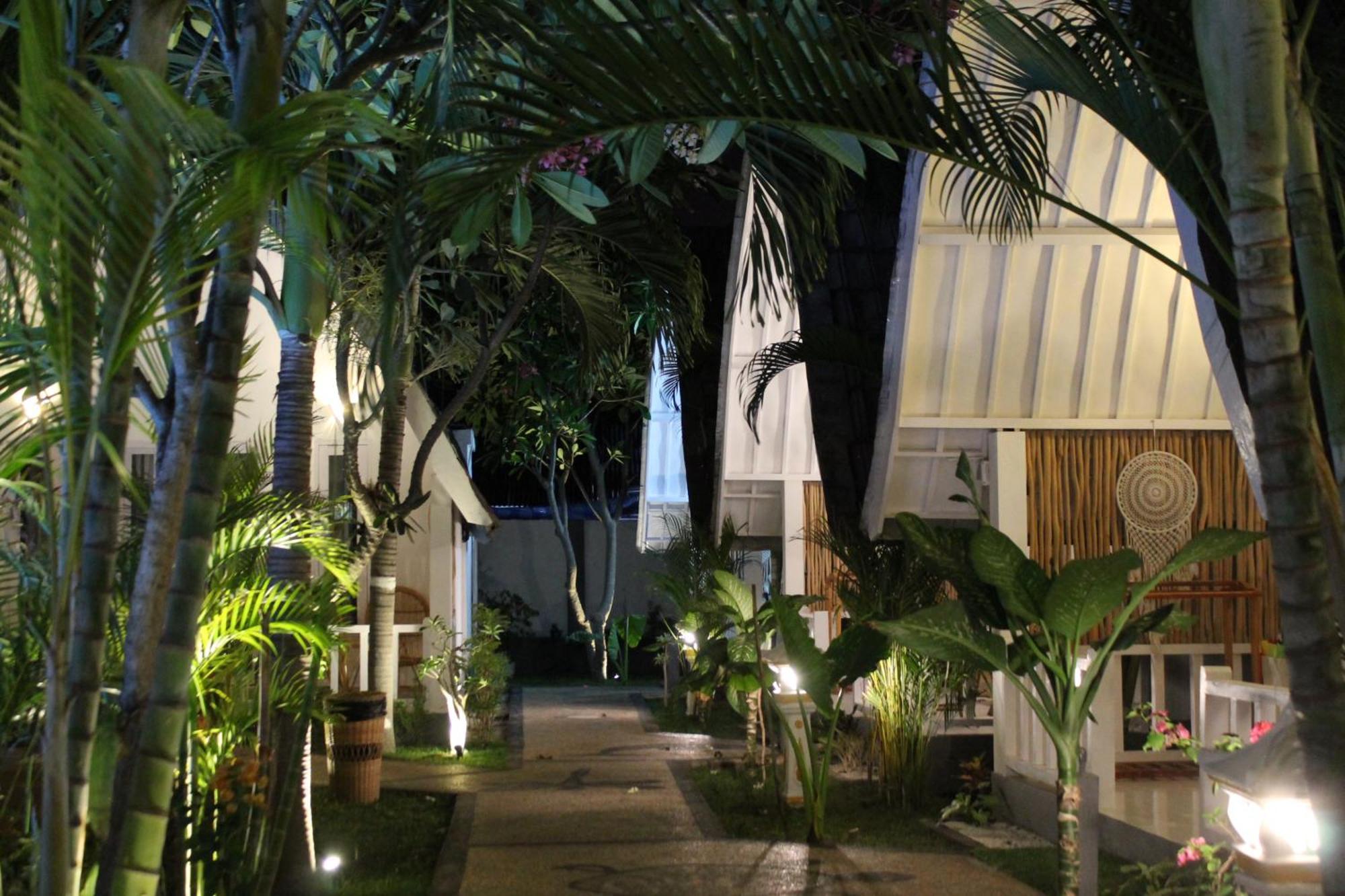 New Balengku Dua Hotel - Adults Only Гили-Эйр Экстерьер фото