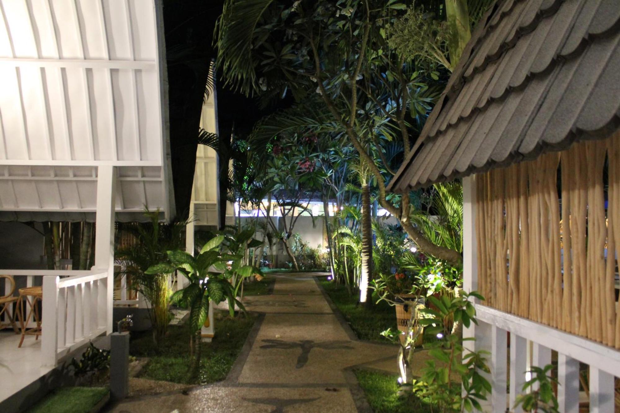 New Balengku Dua Hotel - Adults Only Гили-Эйр Экстерьер фото